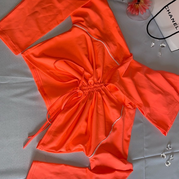 Short Set - Picture 2 of 4